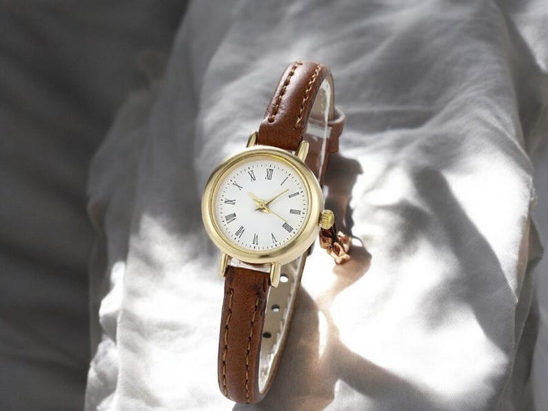 Women's Watches Small Round Girl's Belt Watches